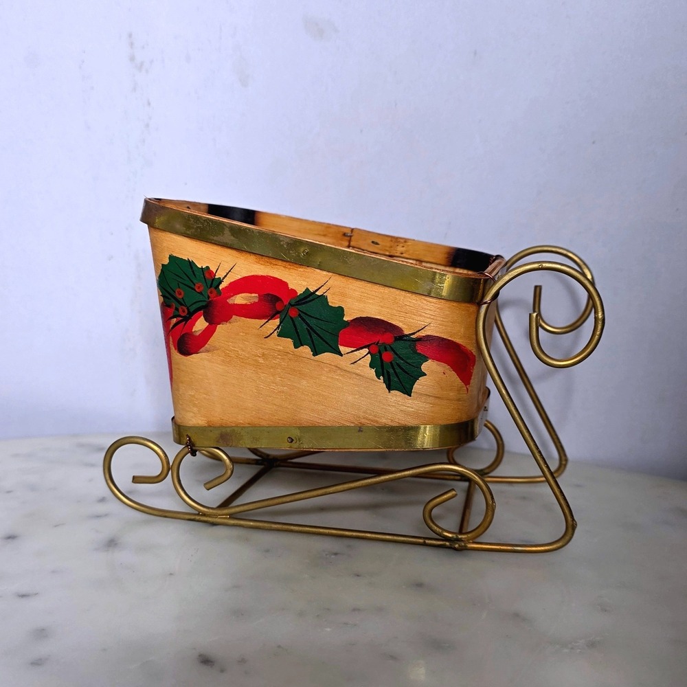 Vtg Christmas Sleigh Basket Decor Holly Berry Hand Painted Wood Brass Wire